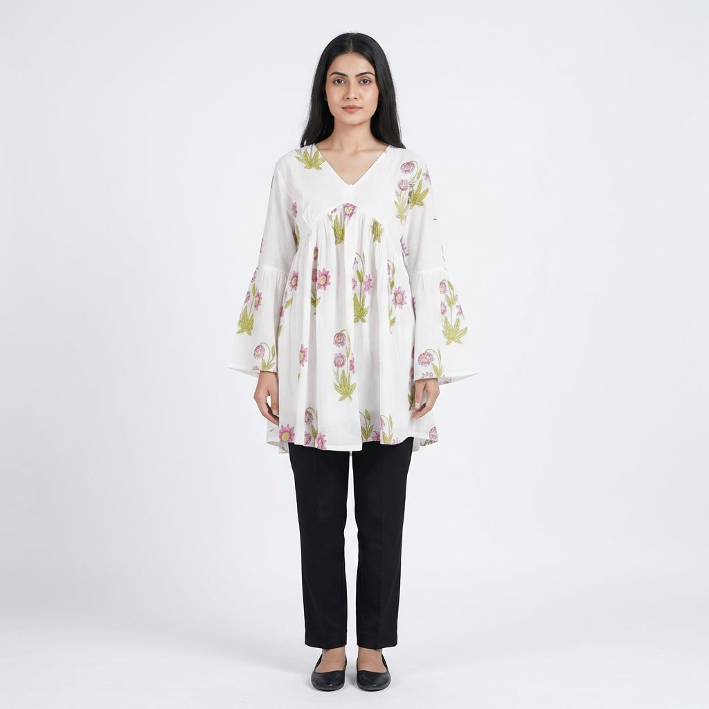 Sukienka z Kwiatowym Wzorem – Biała – Lekka Tkanina – Damska